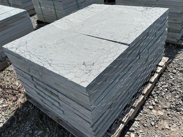 Lot 5: 3 pallets 1.5" Bluestone Patio Kits 3